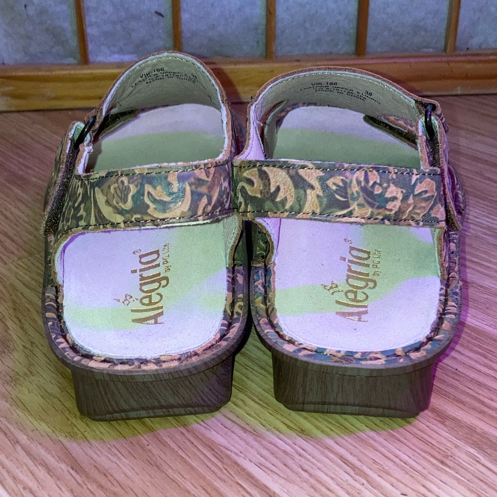 NWOT Algeria Viki Leather Floral Sandal Country Road Tan Green sz 38 / 8 - Picture 6 of 11